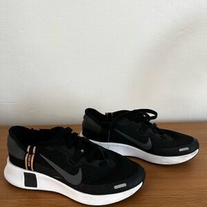 Nike Roposto women’s, size 8
